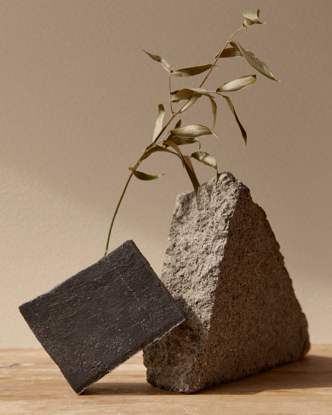 Dillon Skincare – Charcoal & Lemon Myrtle Purifying Body Cleansing Bar Soap