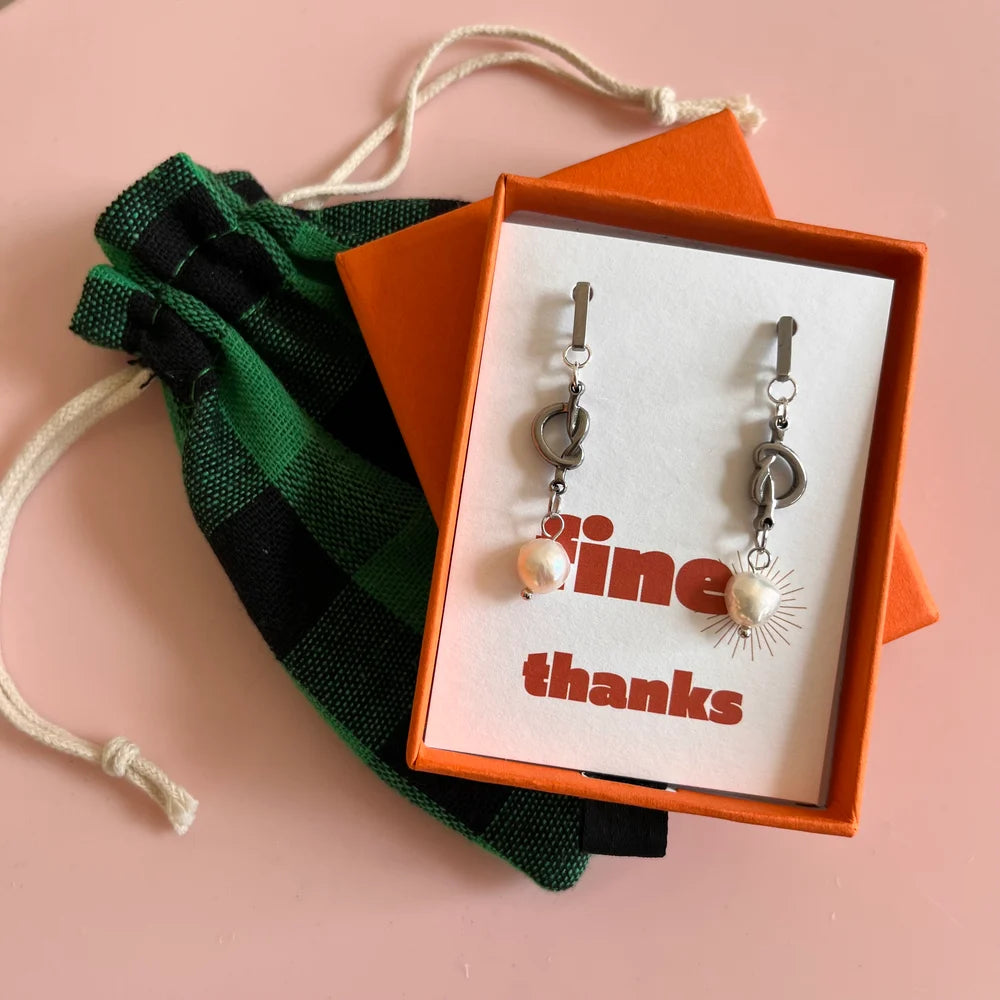 Penny Foggo – Knot Pearl Drops (Fine Thanks)