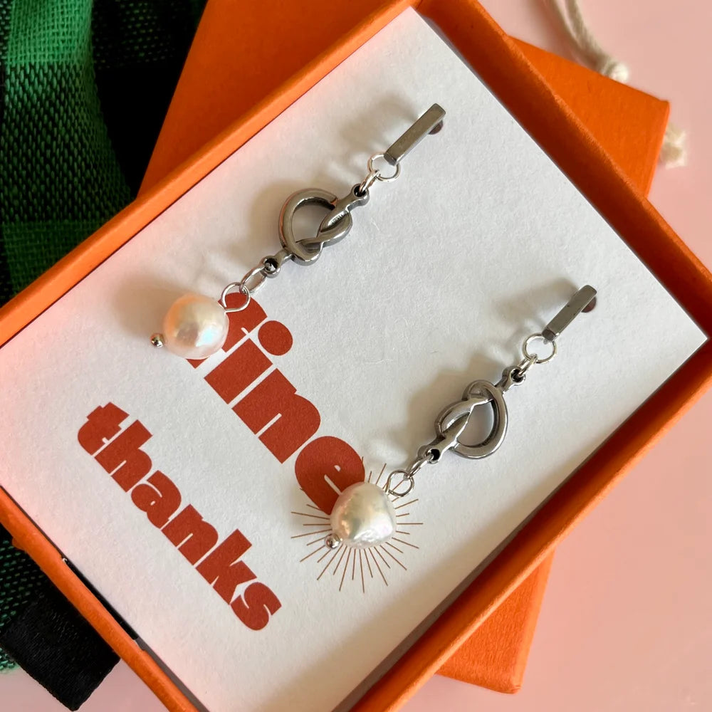 Penny Foggo – Knot Pearl Drops (Fine Thanks)