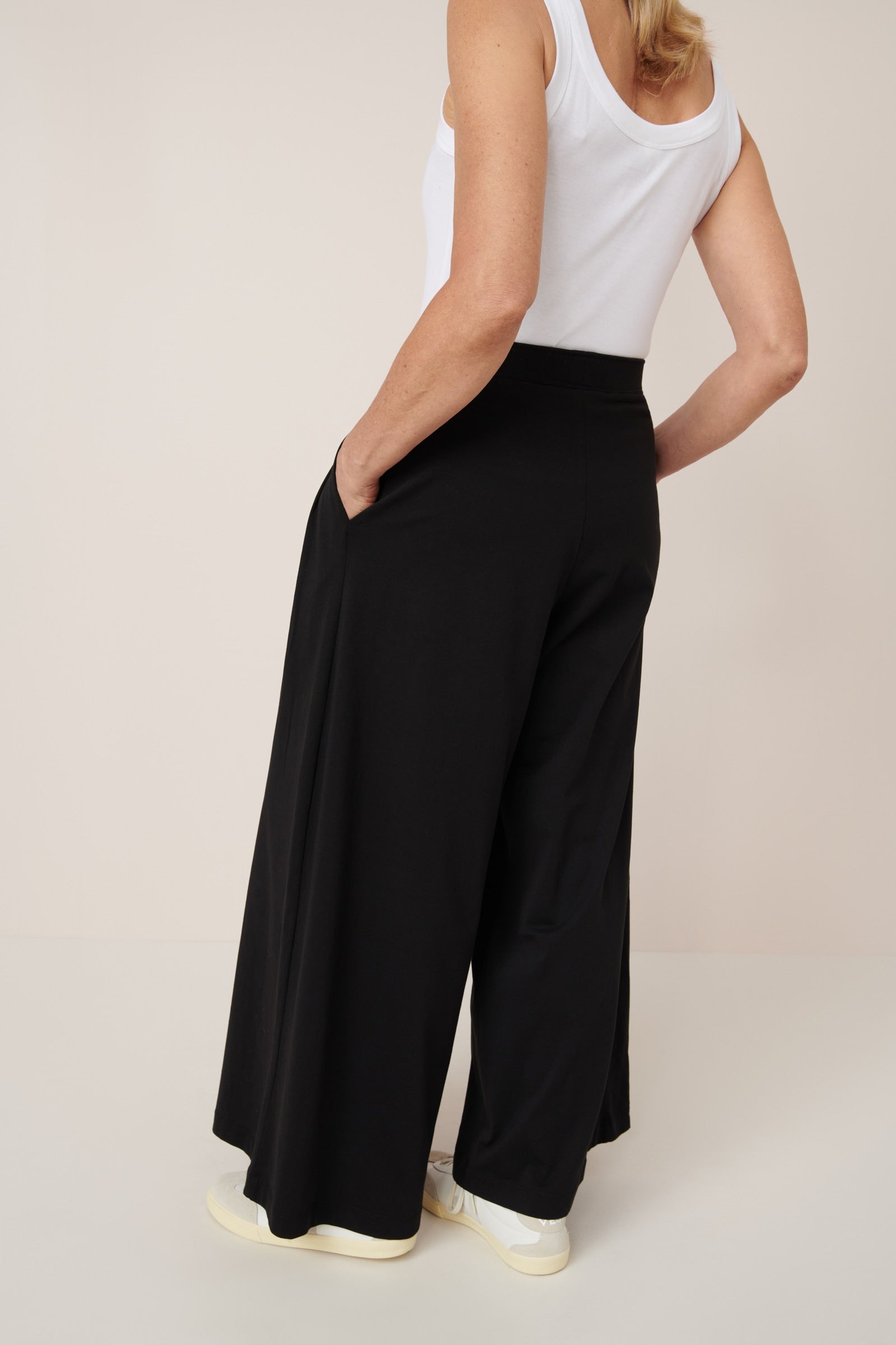 Kowtow Drape Pant – Black